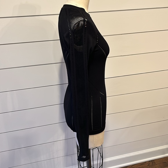 Athleta black long sleeve cut out top. Size small - Picture 5 of 6
